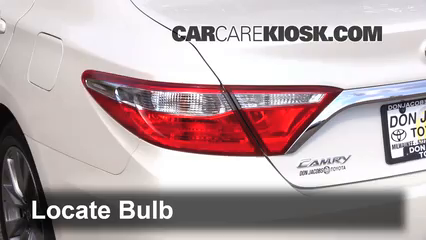 2015 Toyota Camry XLE 2.5L 4 Cyl. Éclairage Feu clignotant arrière (remplacer l'ampoule)
